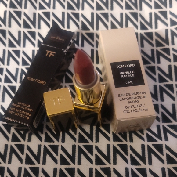 Tom Ford Luxurious Pink Lipstick - Picture 2 of 4